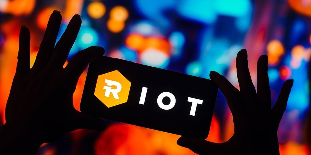 As Bitcoin workers look for new income sources, Riot taps officials to look into AI partnerships.